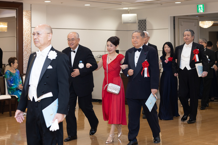 来賓・役員の入場